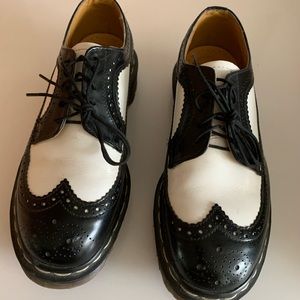 Dr Martens Wing Tips two-tone B&W